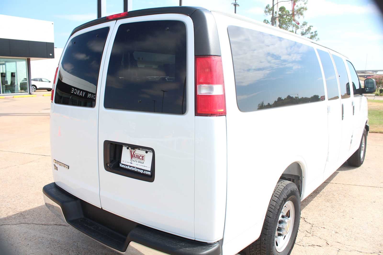 2025 Chevrolet Express Passenger LT