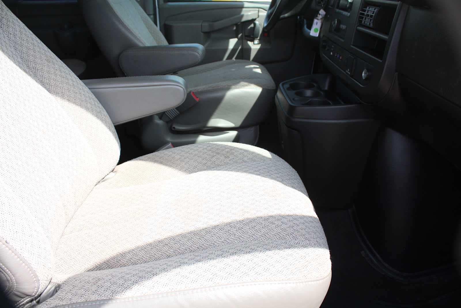 2025 Chevrolet Express Passenger LT