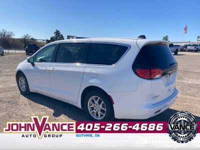 2023 Chrysler Voyager LX