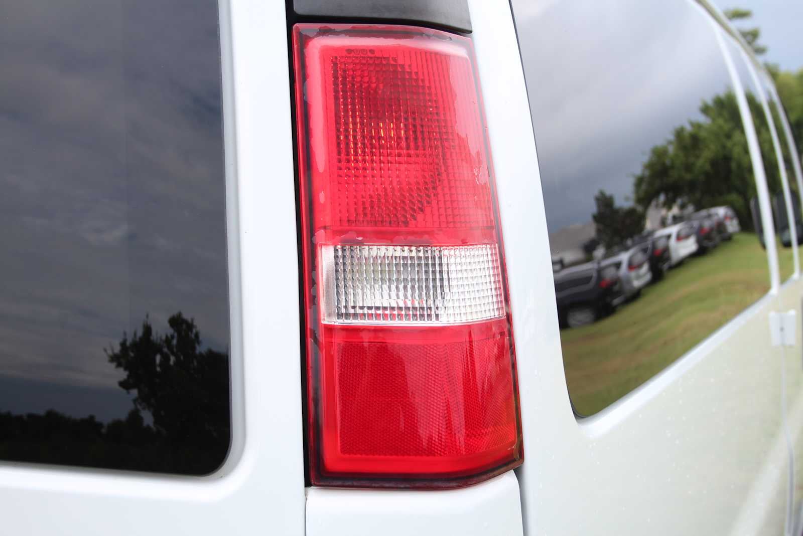 2019 Chevrolet Express Passenger 3500 LS