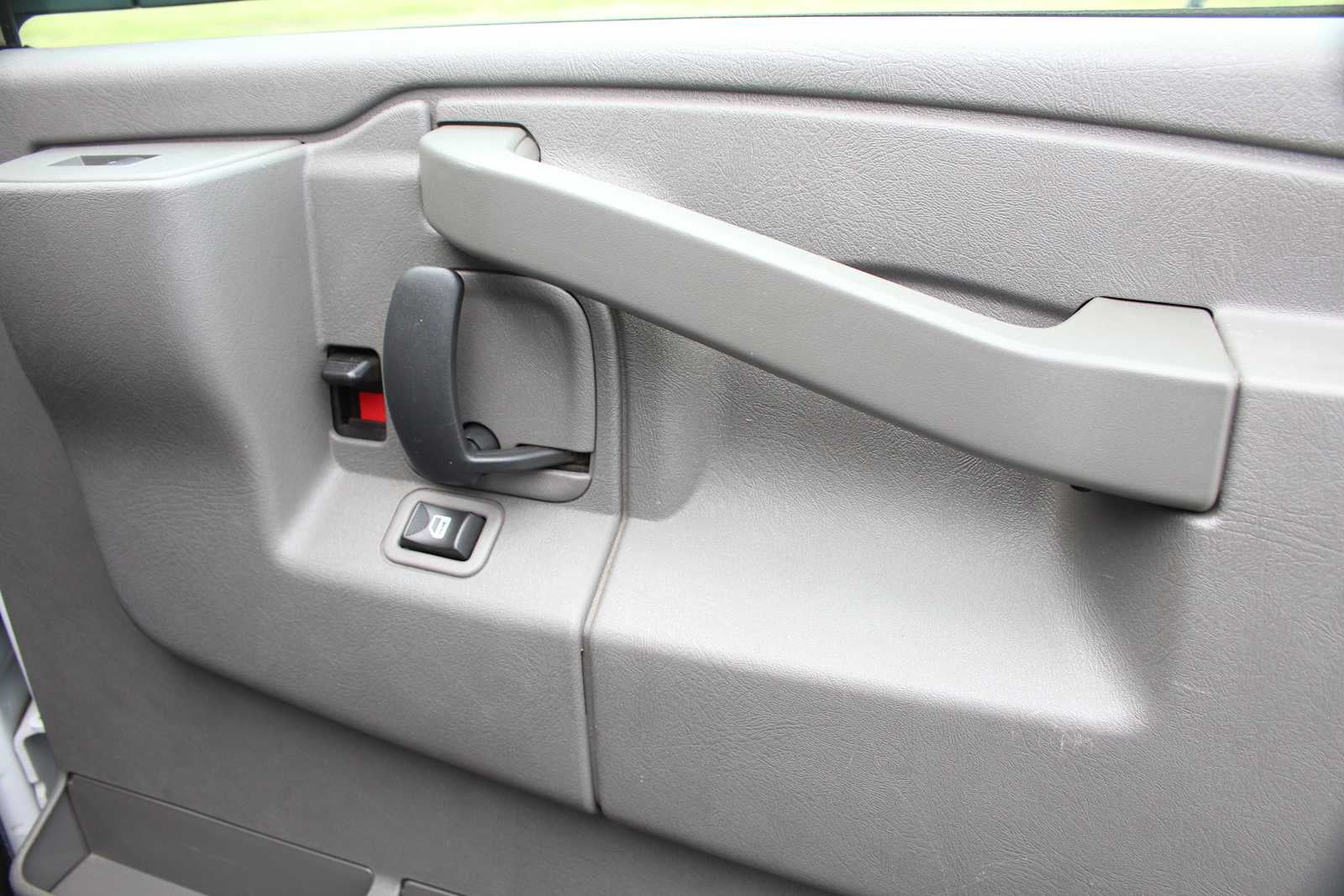 2019 Chevrolet Express Passenger 3500 LS