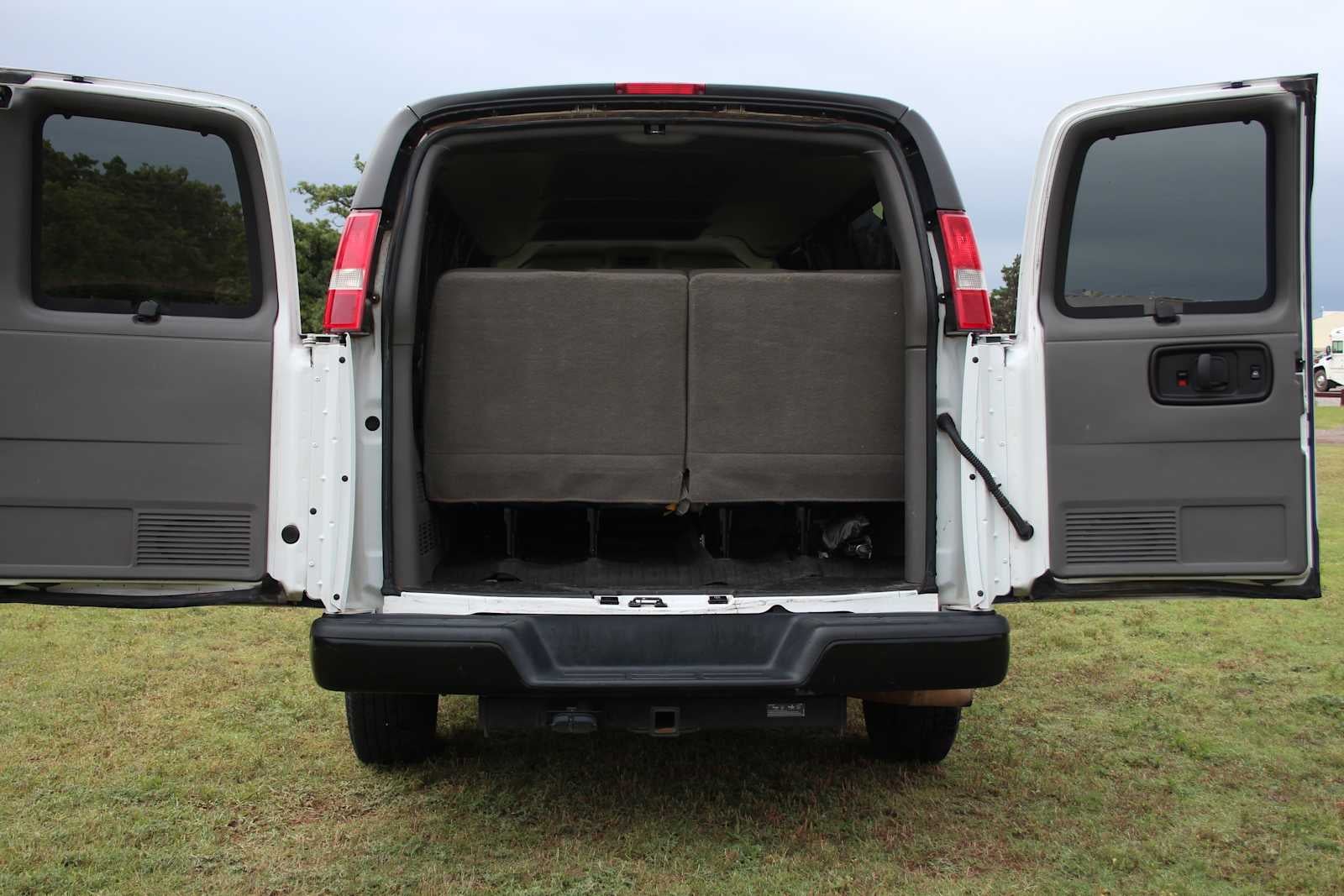 2019 Chevrolet Express Passenger 3500 LS