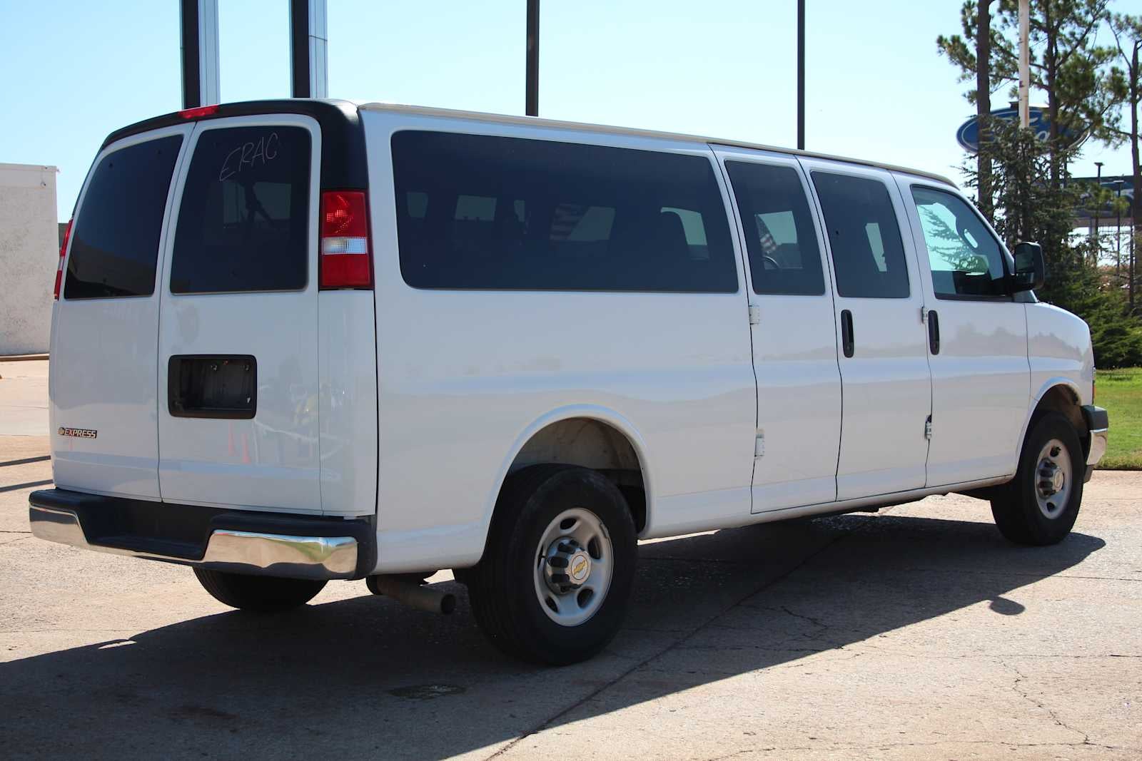 2025 Chevrolet Express Passenger 1LT