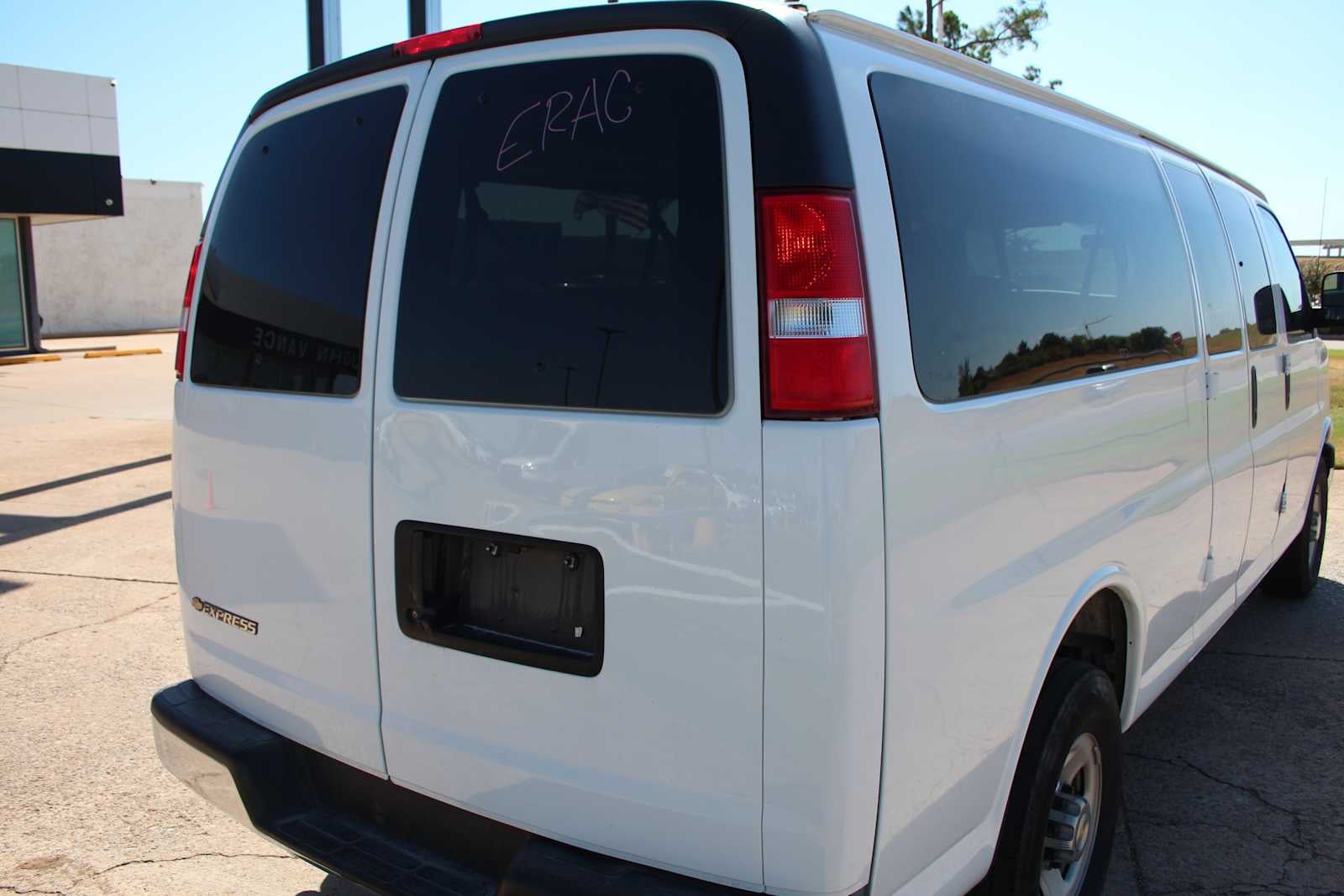 2025 Chevrolet Express Passenger 1LT