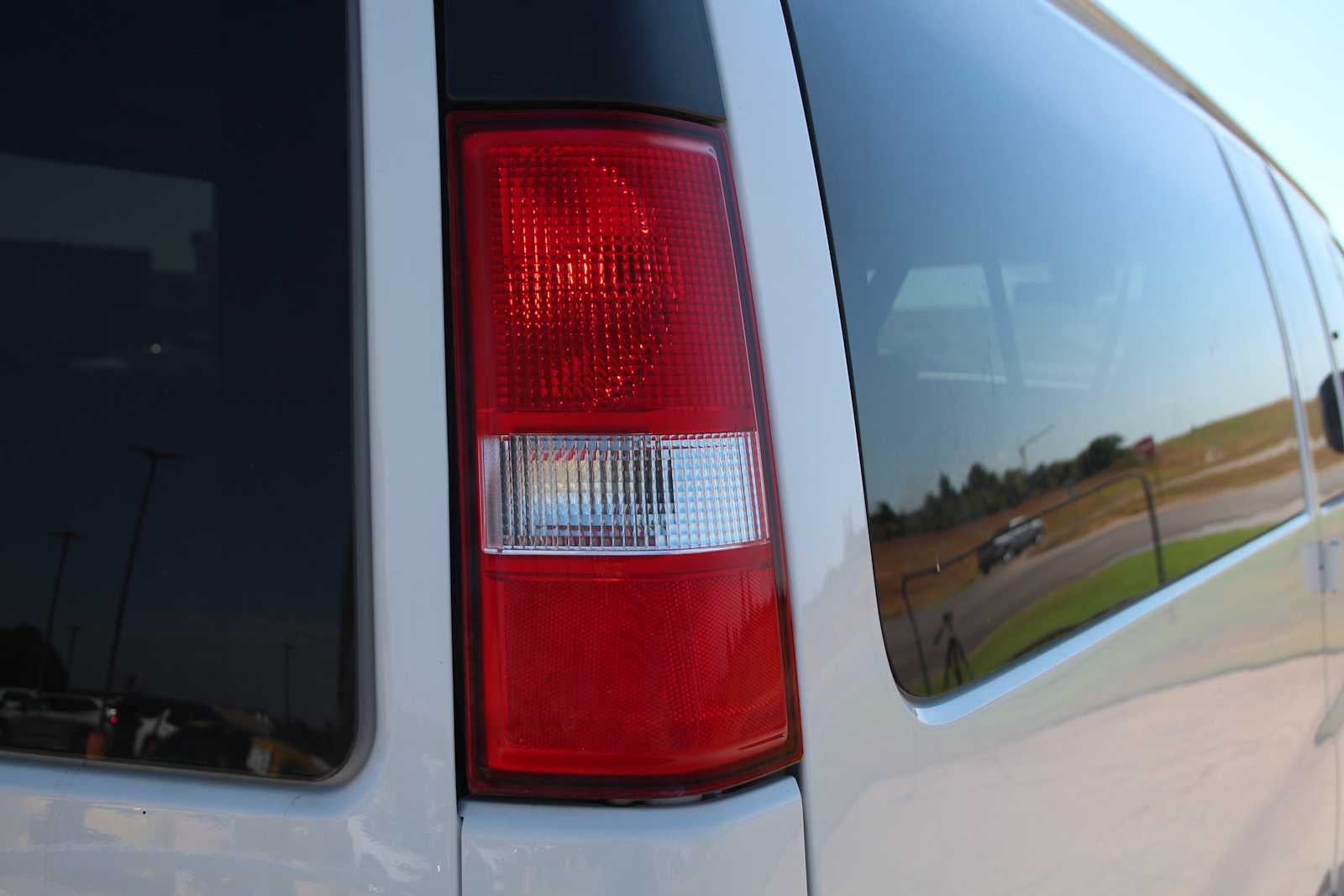 2025 Chevrolet Express Passenger 1LT