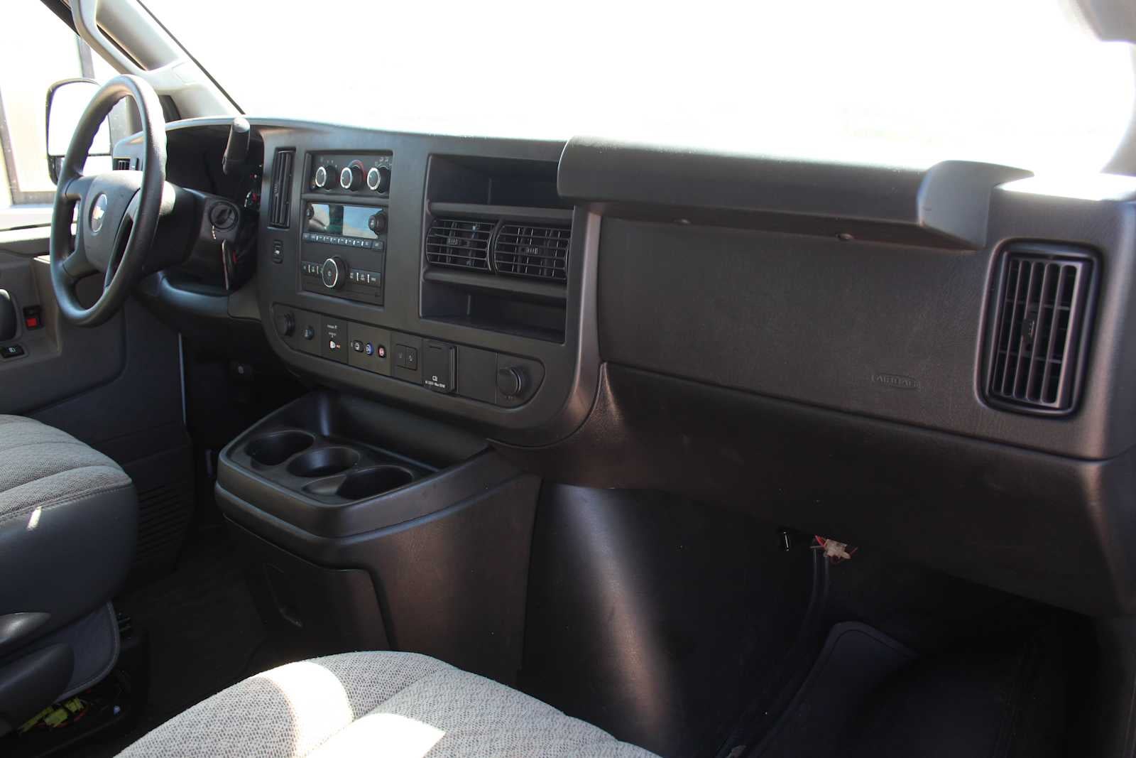 2025 Chevrolet Express Passenger 1LT