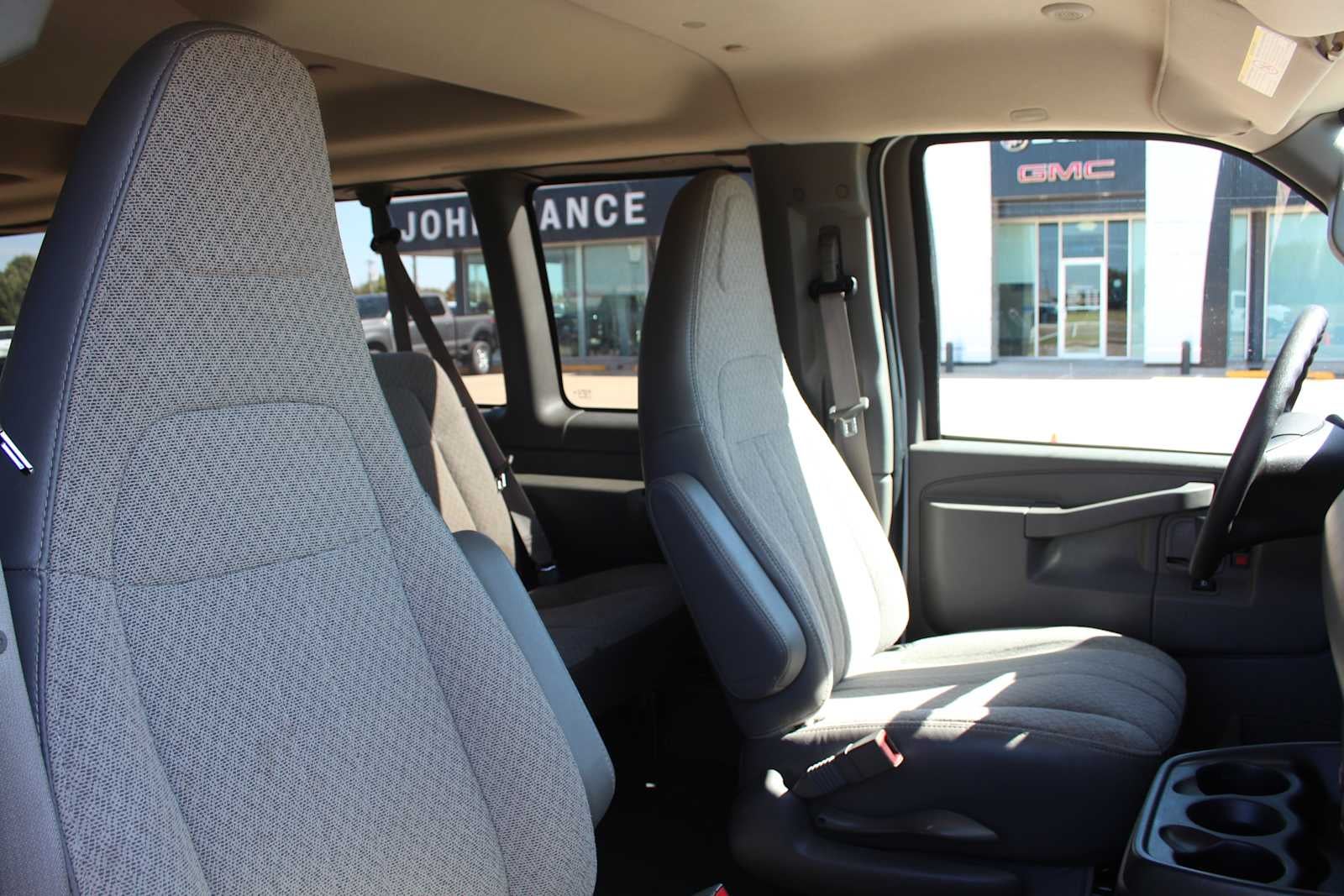 2025 Chevrolet Express Passenger 1LT