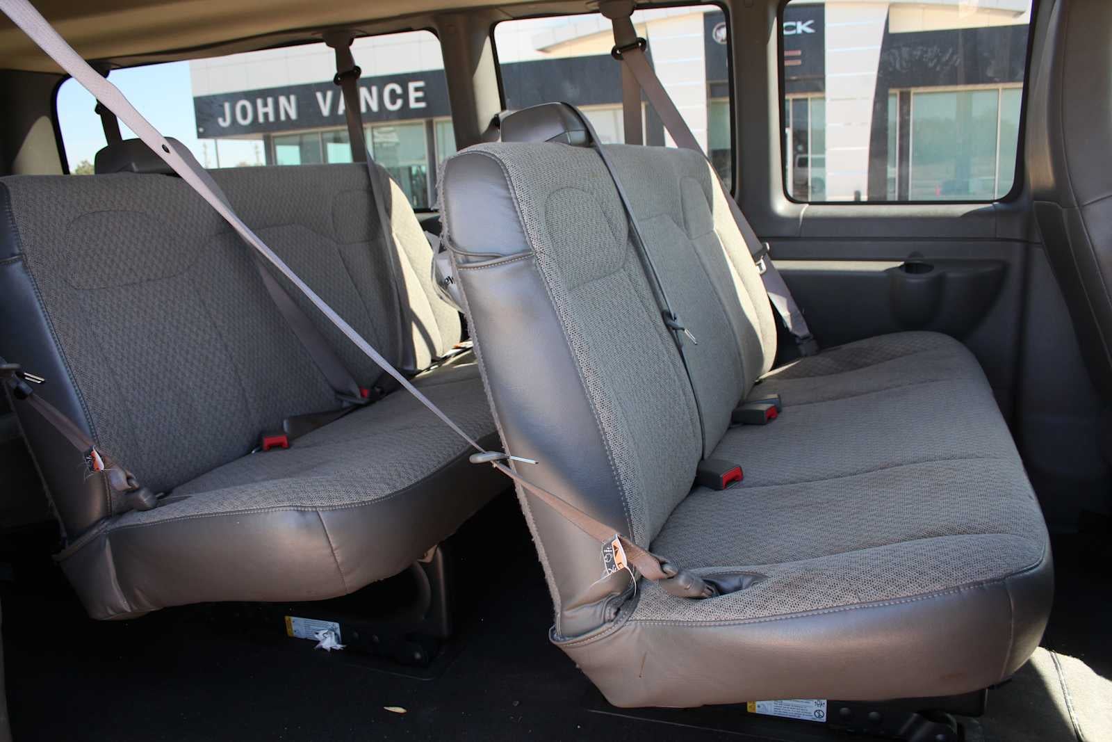 2025 Chevrolet Express Passenger 1LT