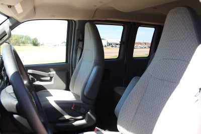2025 Chevrolet Express Passenger 1LT