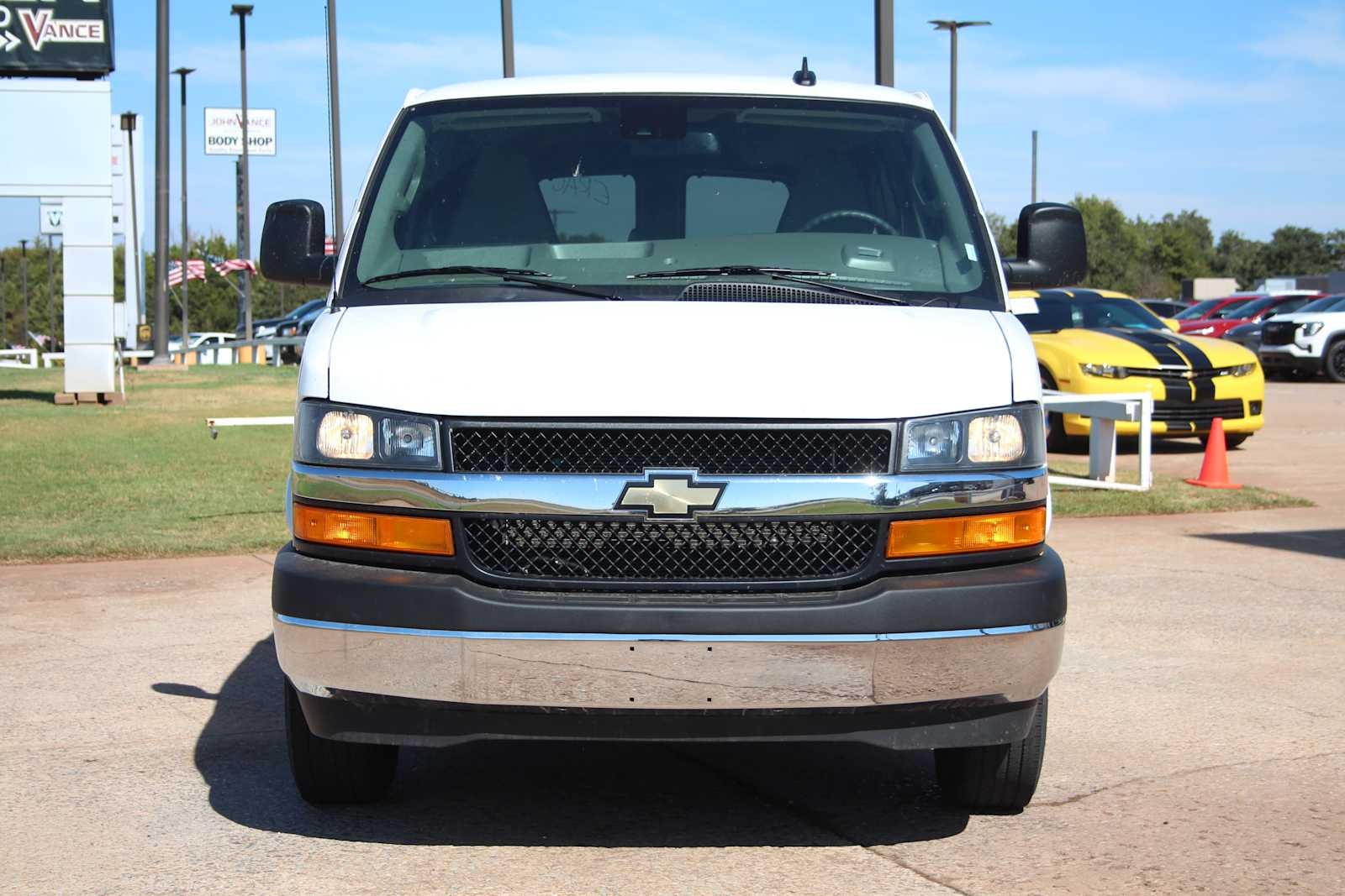 2025 Chevrolet Express Passenger 1LT