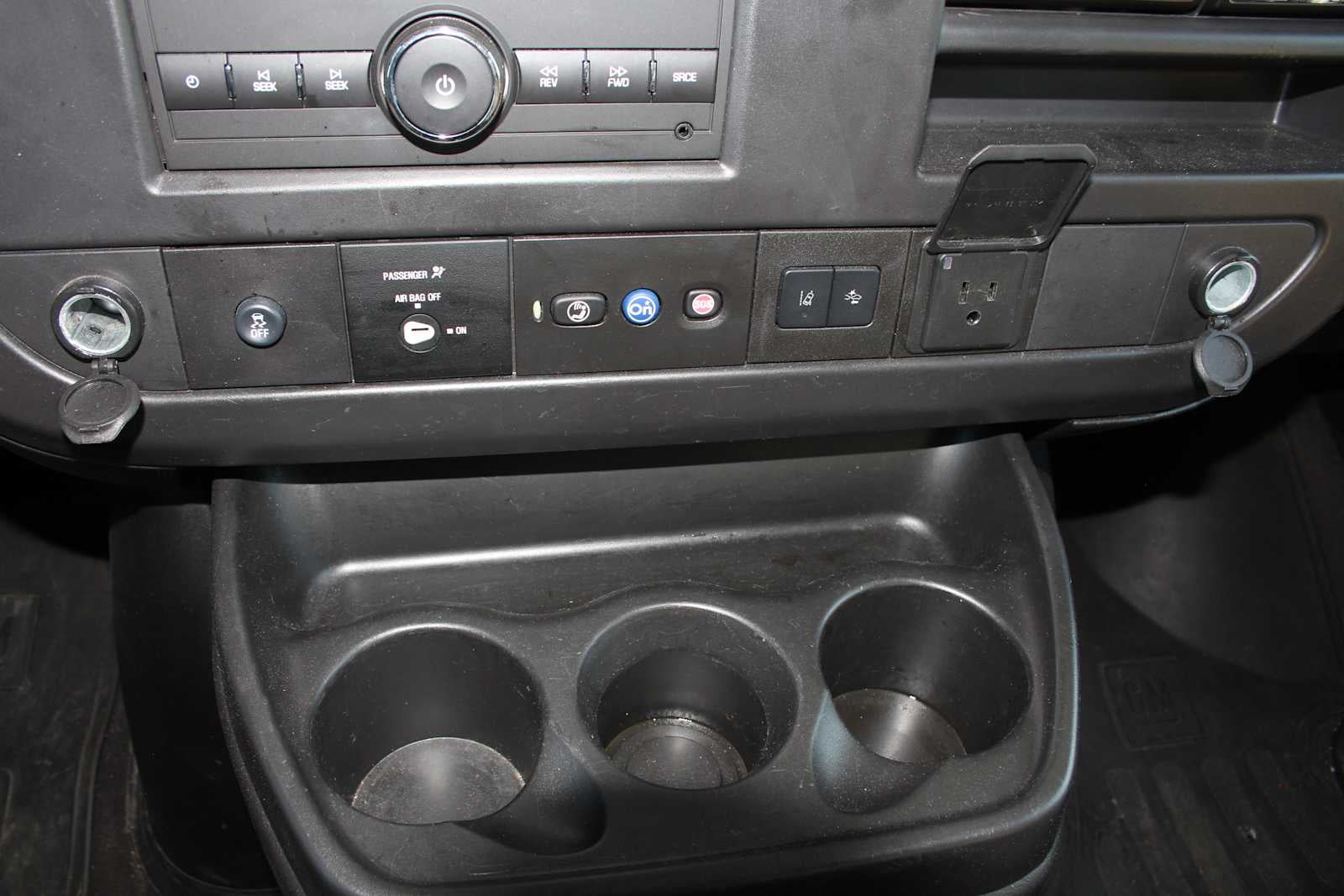 2025 Chevrolet Express Passenger 1LT