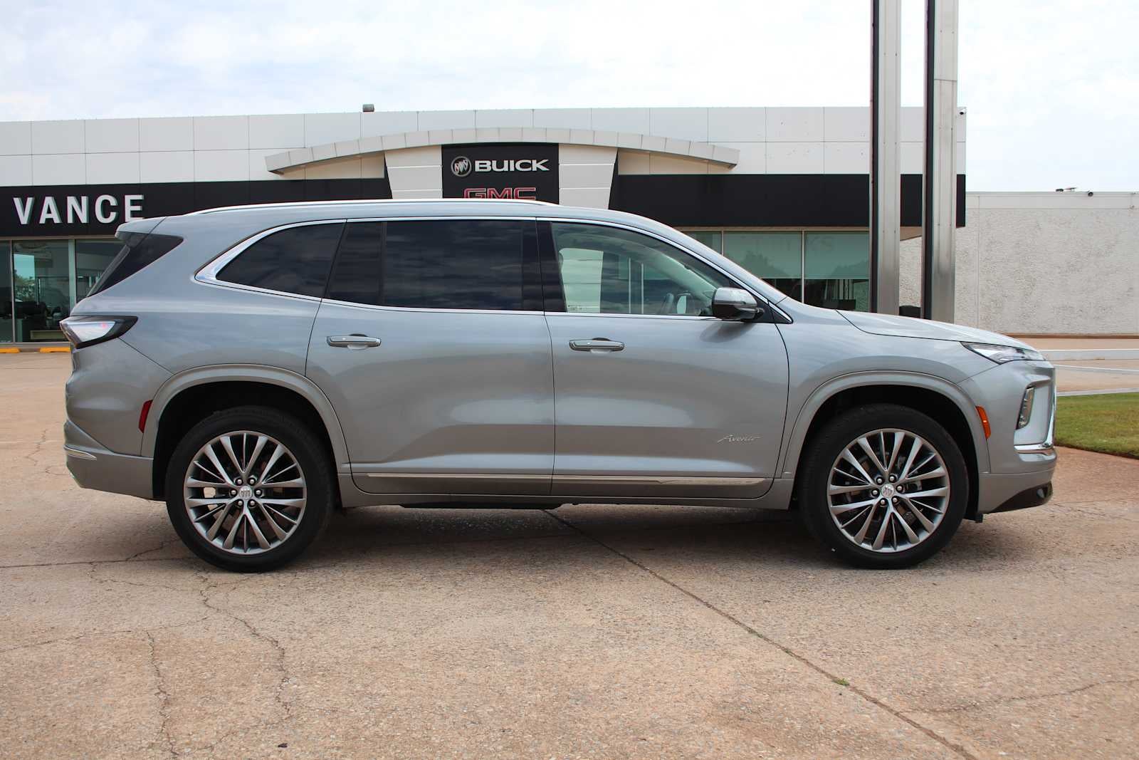 2025 Buick Enclave Avenir