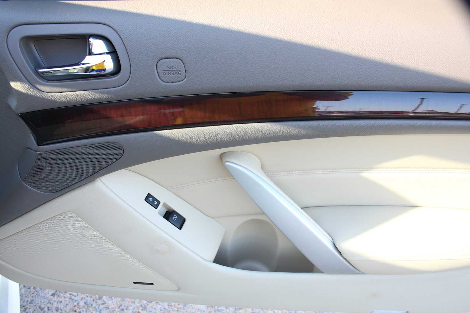 2014 INFINITI Q60 Convertible Base