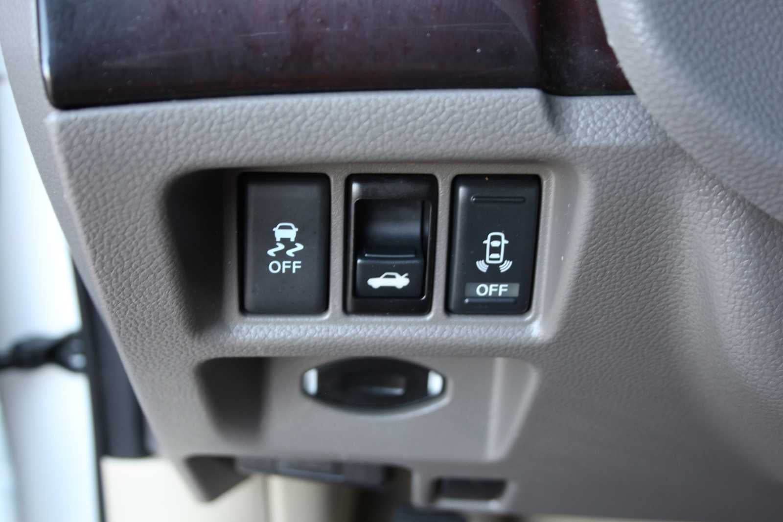 2014 INFINITI Q60 Convertible Base