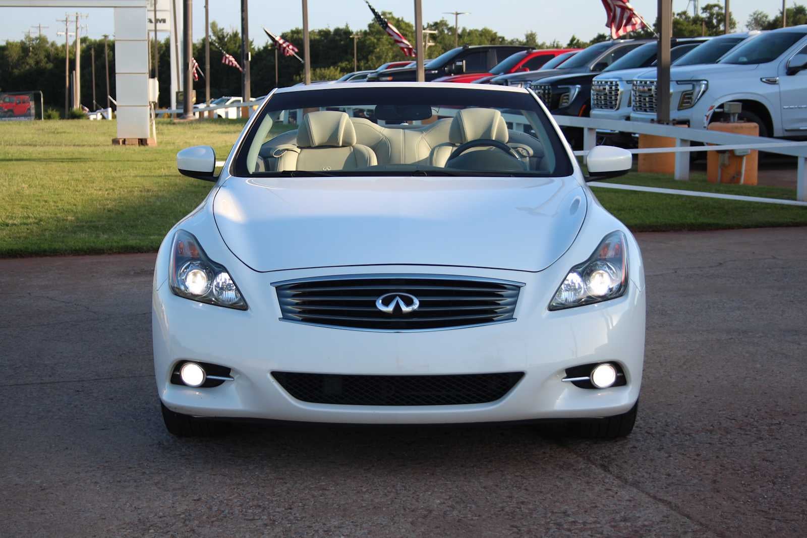 2014 INFINITI Q60 Convertible Base