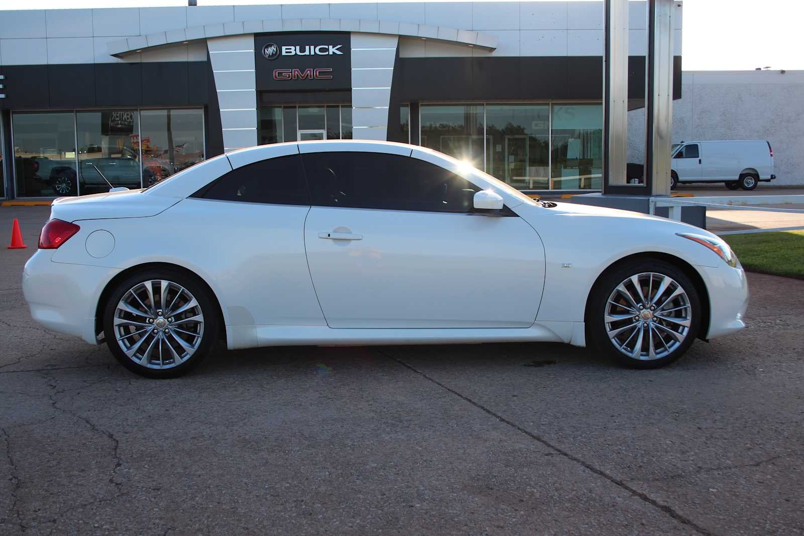 2014 INFINITI Q60 Convertible Base