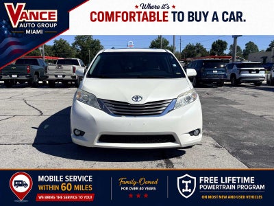 2017 Toyota Sienna XLE Auto Access Seat