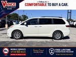 2017 Toyota Sienna XLE Auto Access Seat