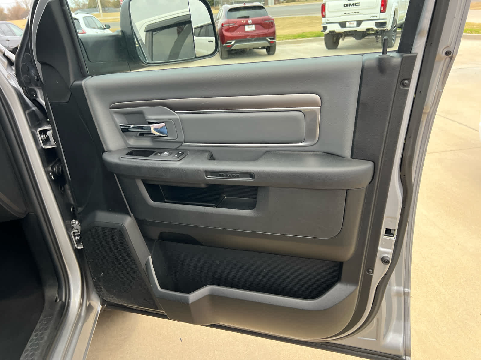 2023 RAM Ram 1500 Classic SLT Crew Cab 4x4 5'7' Box