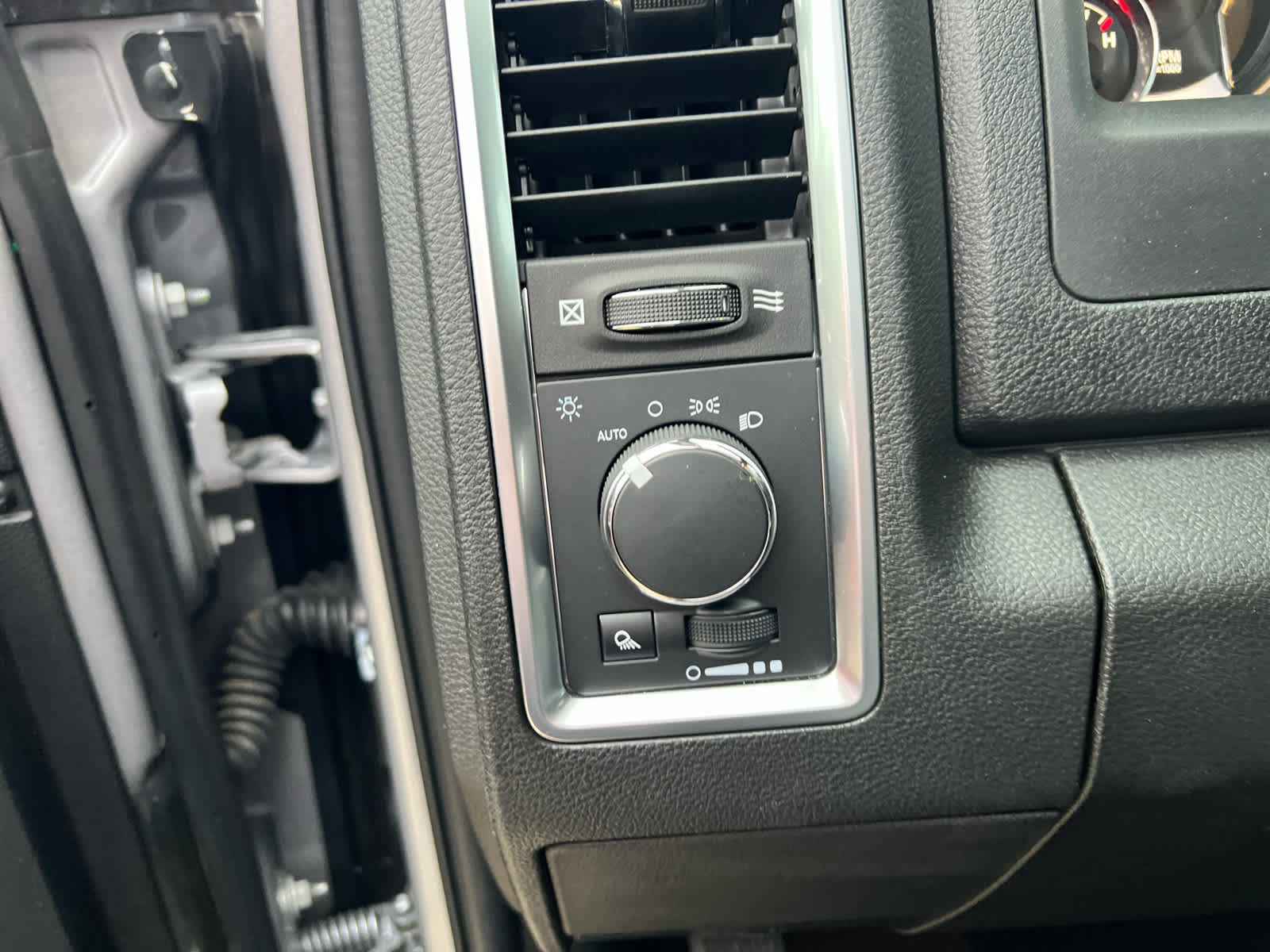 2023 RAM Ram 1500 Classic SLT Crew Cab 4x4 5'7' Box