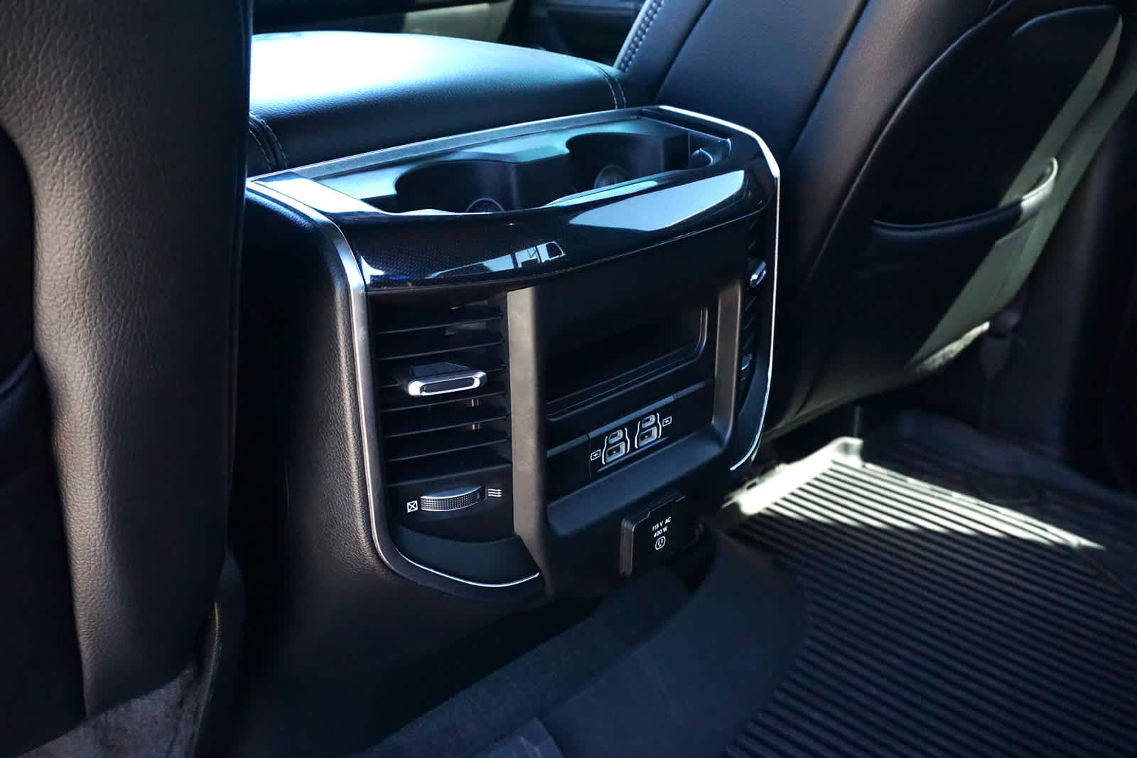 2022 RAM Ram 1500 Laramie Crew Cab 4x4 5'7' Box