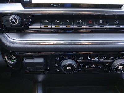 2023 Chevrolet Silverado 1500 4WD Crew Cab Short Bed High Country