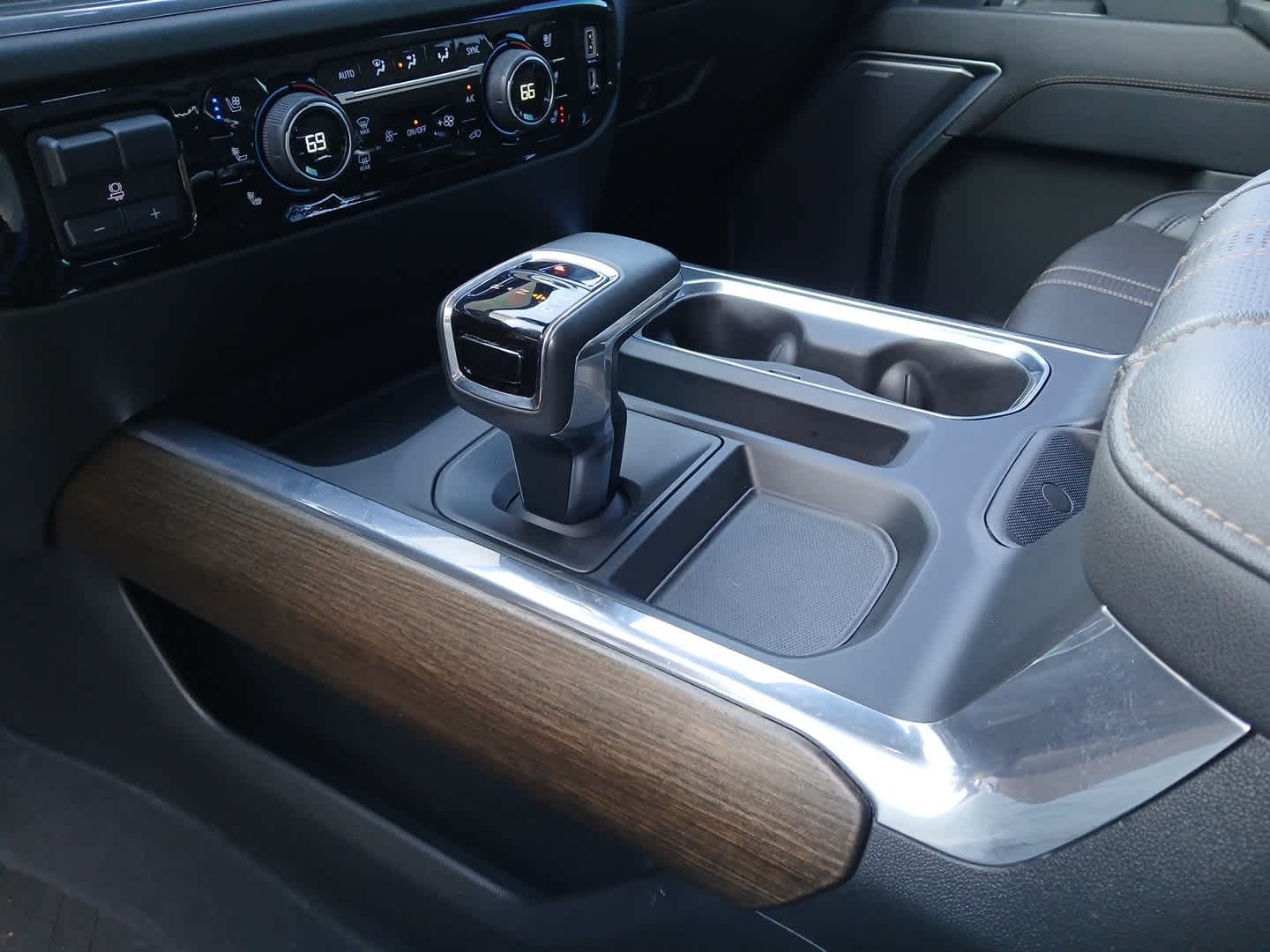 2023 Chevrolet Silverado 1500 4WD Crew Cab Short Bed High Country