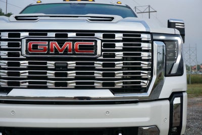 2025 GMC Sierra 2500HD 4WD Crew Cab Standard Bed Denali