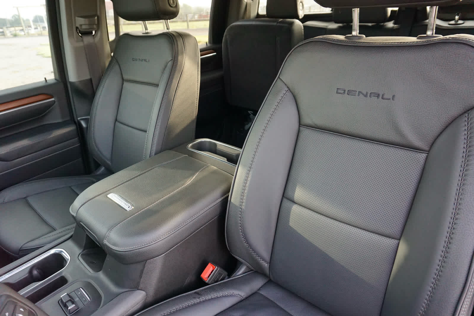 2025 GMC Sierra 2500HD 4WD Crew Cab Standard Bed Denali