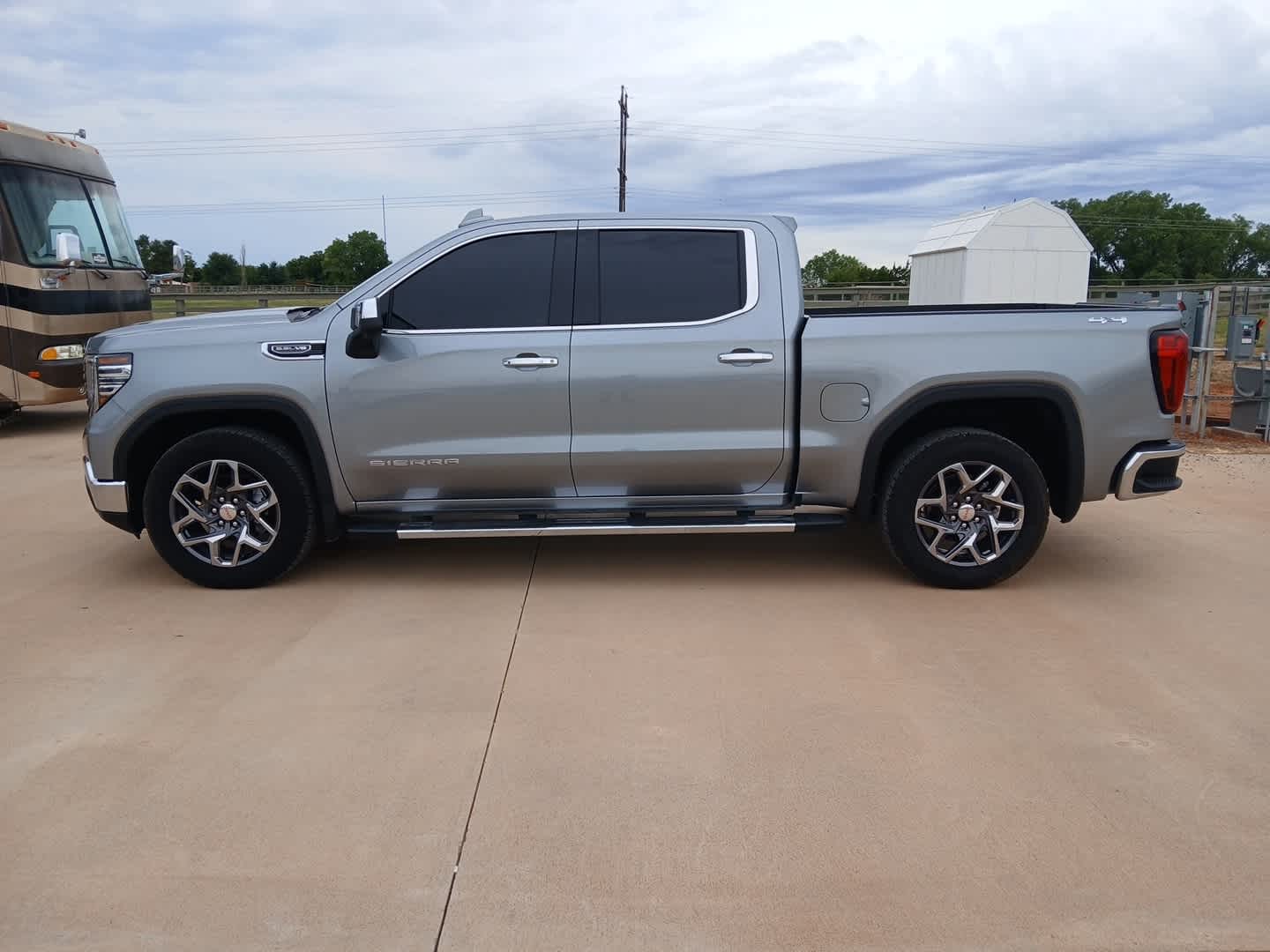 2026 GMC Sierra 1500 Crew Cab, Short Bed, SLT, 4WD
