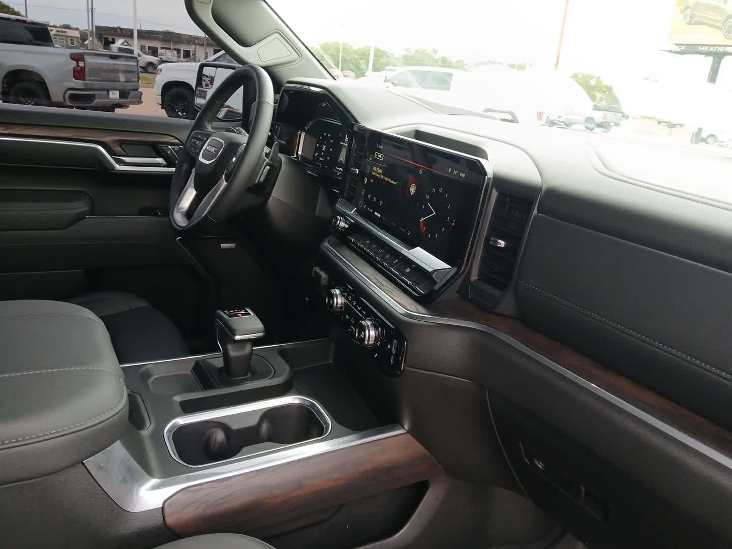 2026 GMC Sierra 1500 Crew Cab, Short Bed, SLT, 4WD