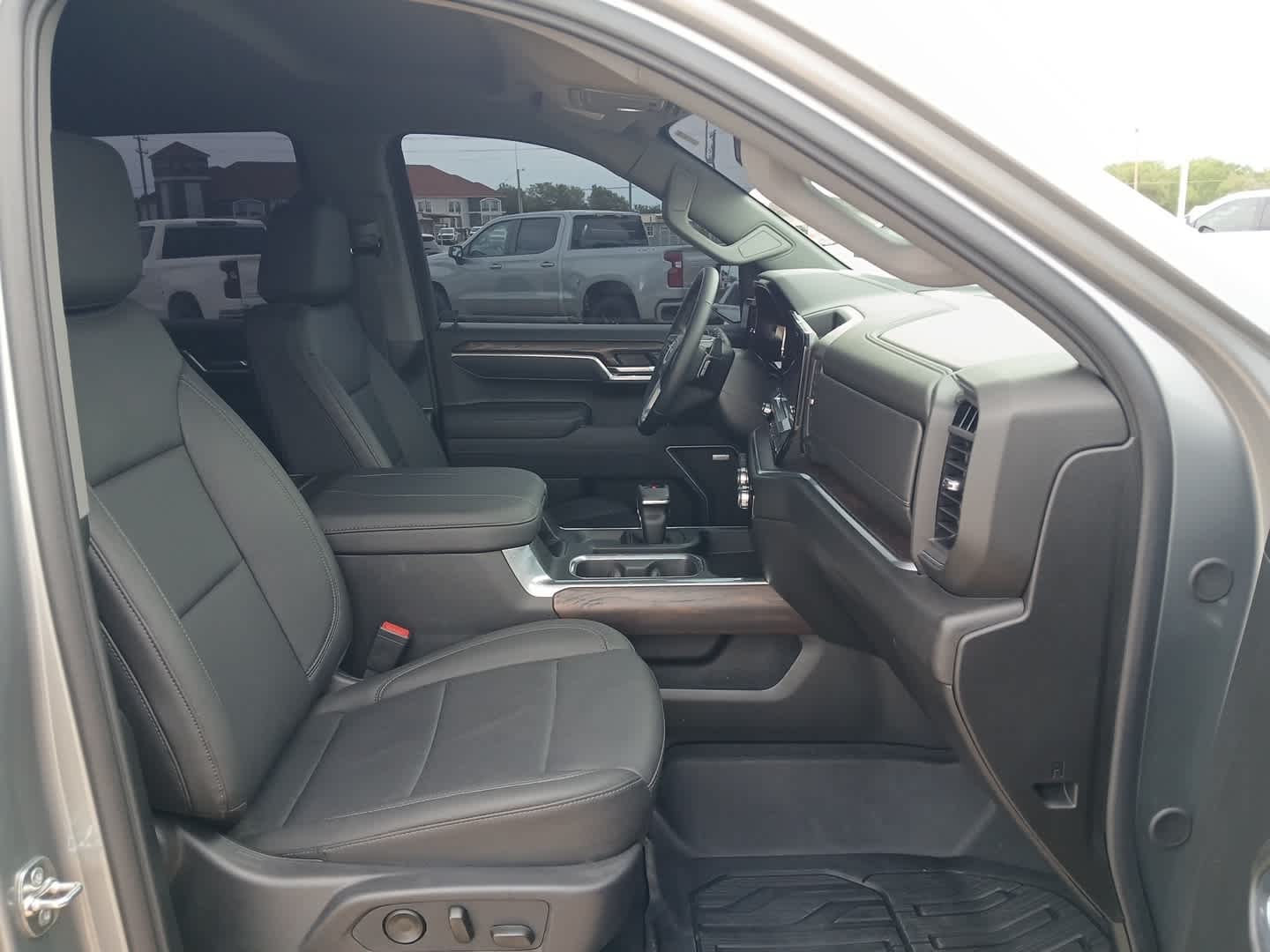 2026 GMC Sierra 1500 Crew Cab, Short Bed, SLT, 4WD