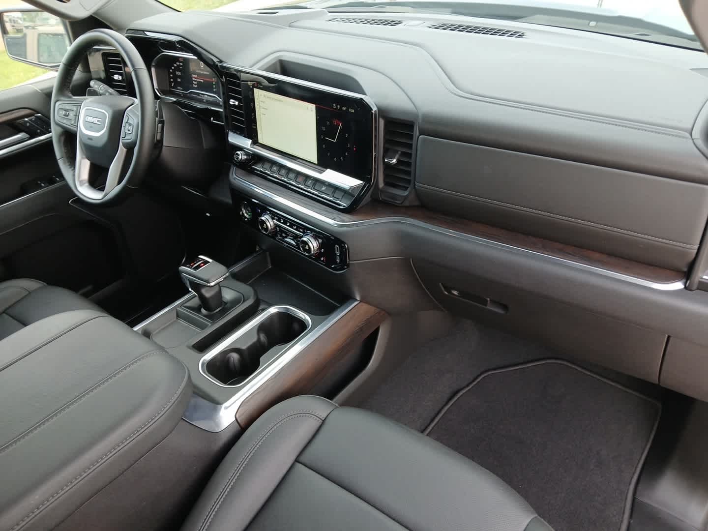 2024 GMC Sierra 1500 4WD Crew Cab Short Box SLT
