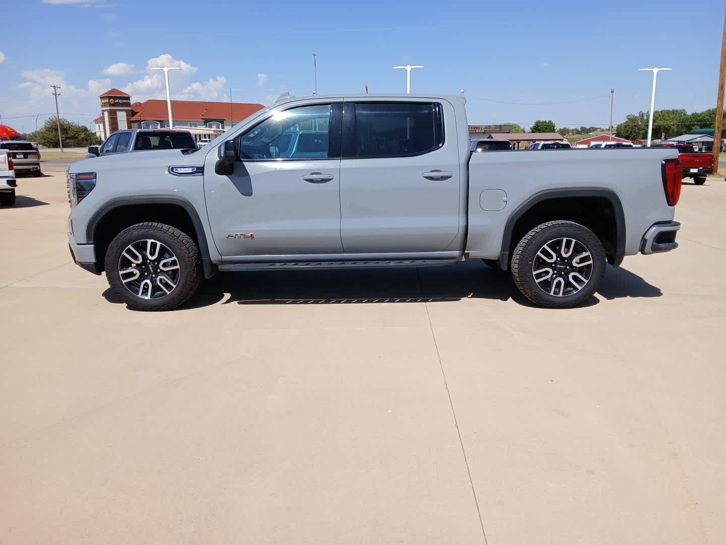 2025 GMC Sierra 1500 4WD Crew Cab Short Box AT4