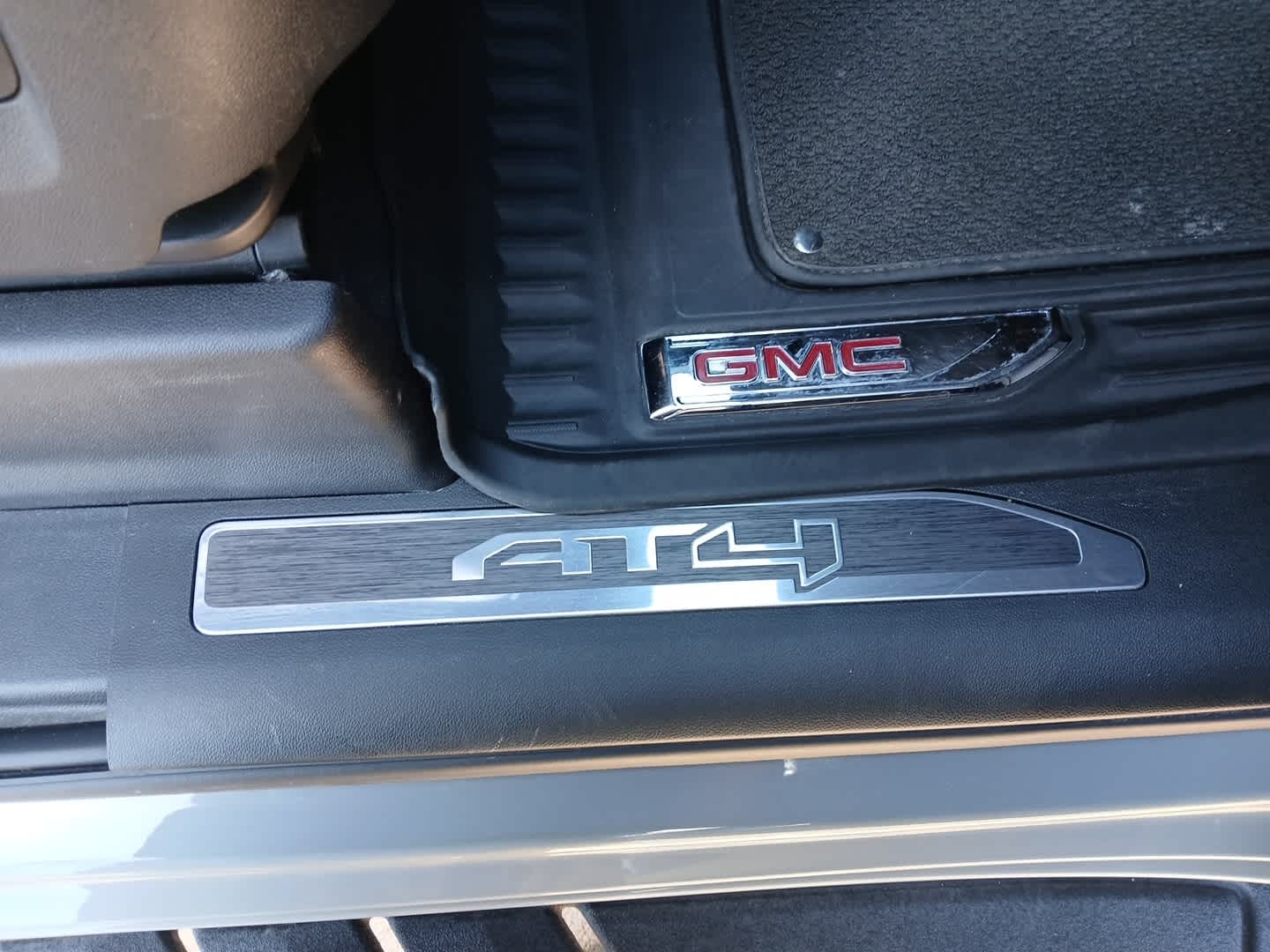 2025 GMC Sierra 1500 4WD Crew Cab Short Box AT4