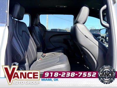 2025 Chrysler Voyager LX