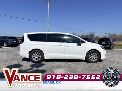 2025 Chrysler Voyager LX