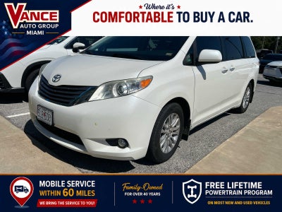 2017 Toyota Sienna XLE Auto Access Seat