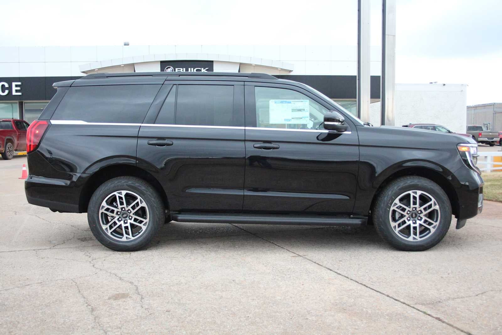 2025 Ford Expedition Active