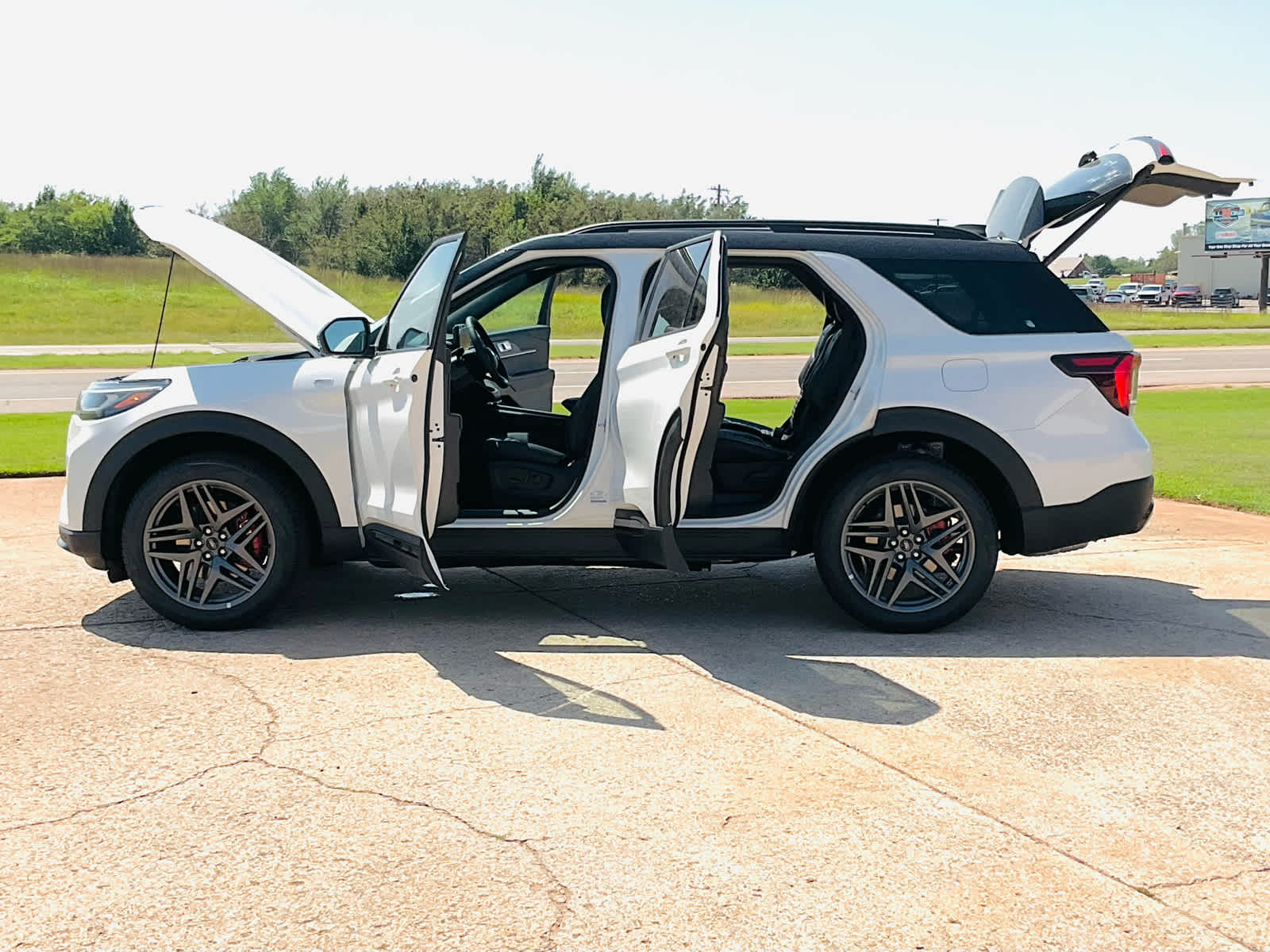 2025 Ford Explorer ST-Line