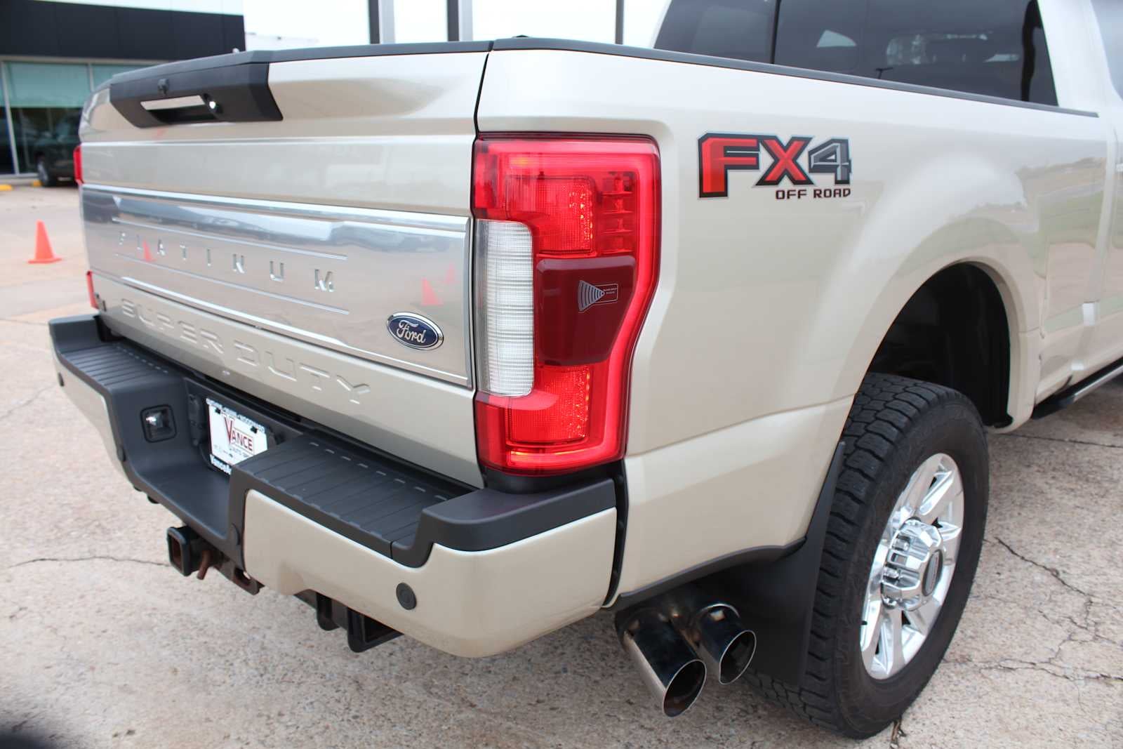 2017 Ford Super Duty F-350 SRW Pickup Platinum