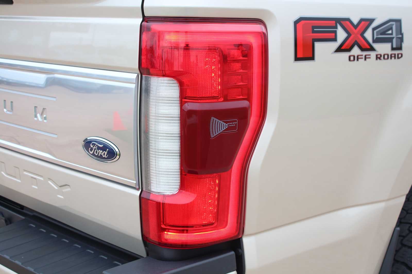 2017 Ford Super Duty F-350 SRW Pickup Platinum