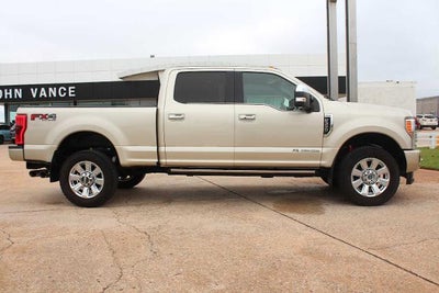 2017 Ford Super Duty F-350 SRW Pickup Platinum