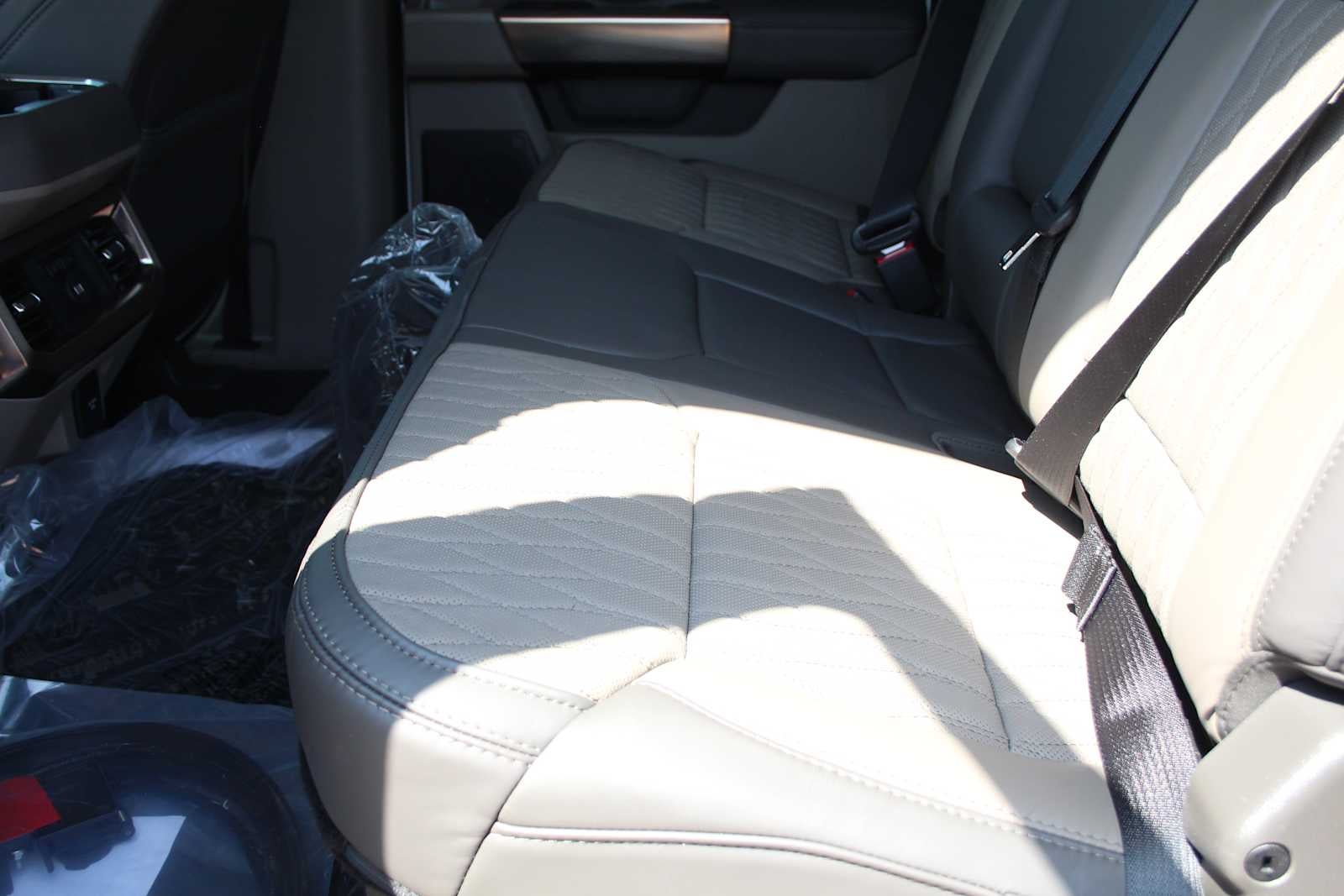 2026 Ford Super Duty F-350 DRW Pickup Platinum
