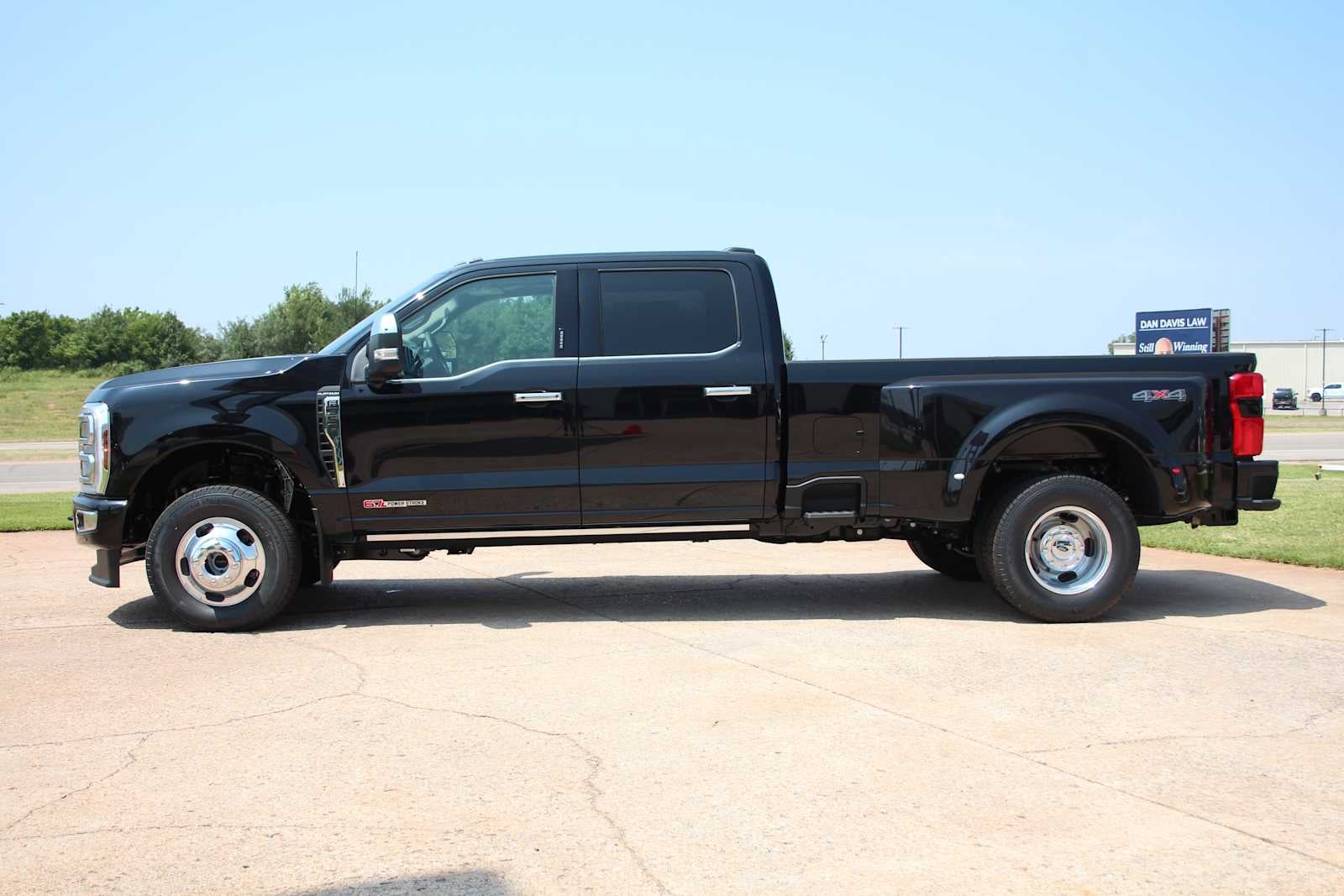 2026 Ford Super Duty F-350 DRW Pickup Platinum