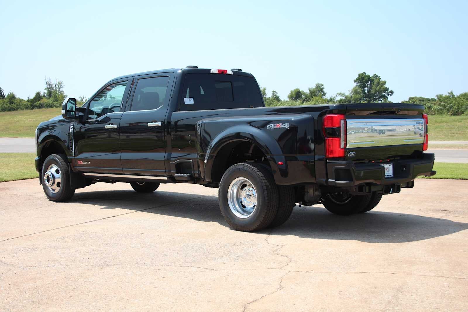 2026 Ford Super Duty F-350 DRW Pickup Platinum