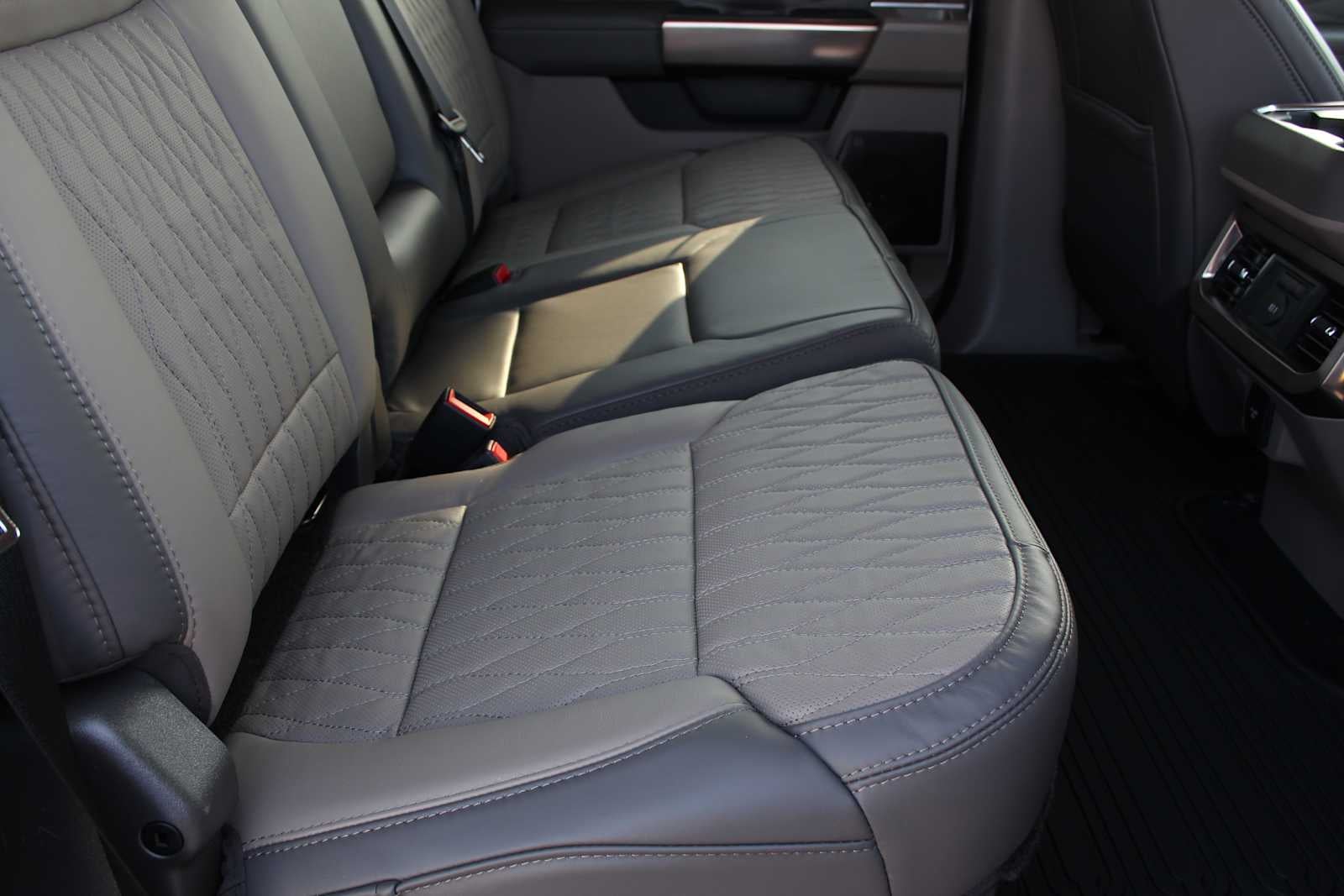 2026 Ford Super Duty F-350 DRW Pickup Platinum