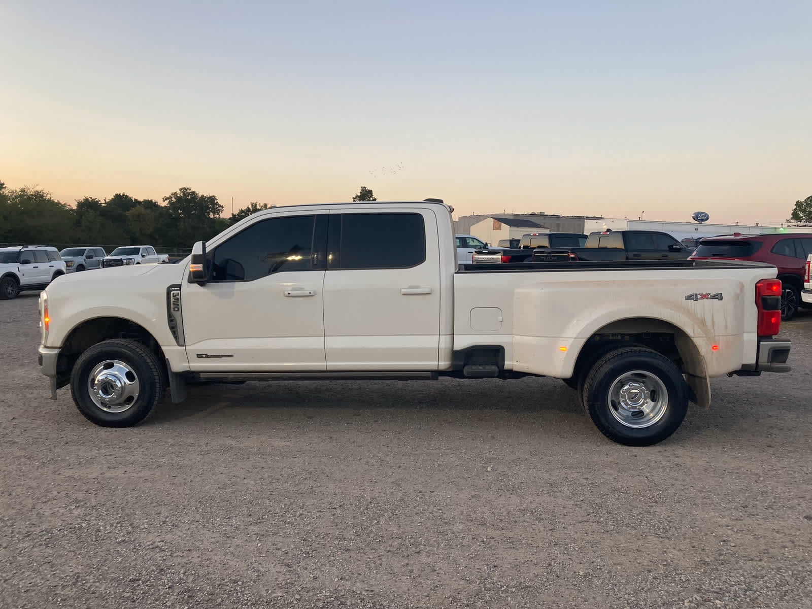 2023 Ford Super Duty F-350 DRW Pickup LARIAT