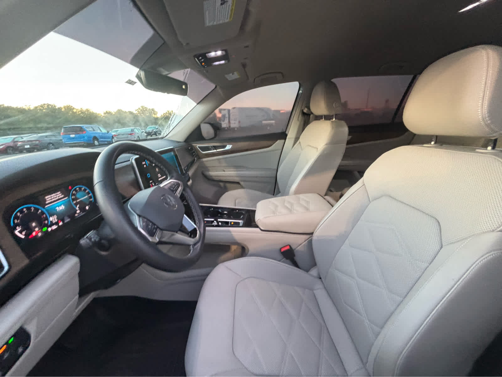 2024 Volkswagen Atlas 2.0T SE w/Technology
